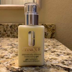 Clinique dramatically different moisturizing gel